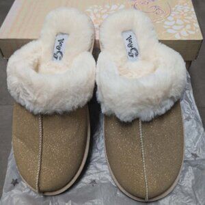 Very J Gypsy Jazz Deidra Slippers in Champagne